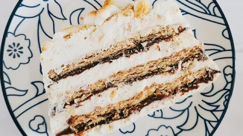 This S’mores Icebox Cake captures all the classic flavor in a delicious, no-bake dessert.