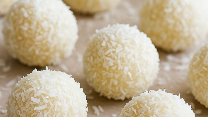 If you’re looking for a fast, festive, and foolproof treat to add to your holiday dessert table, these No Bake Coconut Ballsare about to become your new go-to candy.