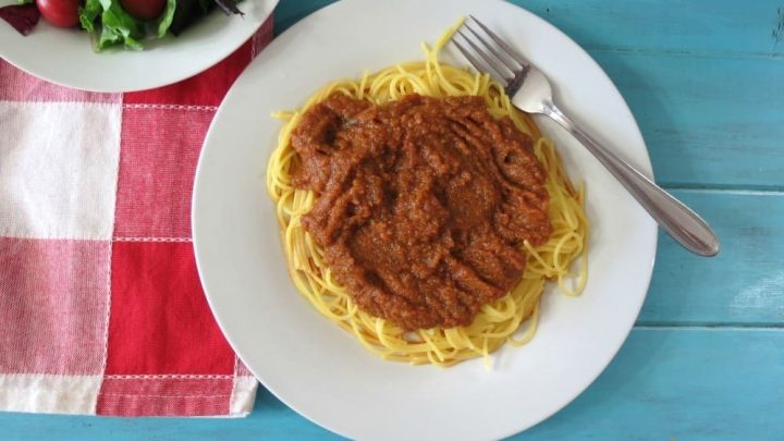 A homemade healthy, slow cooked, thick, vegan, low calorie pasta sauce made with roasted vegetables.