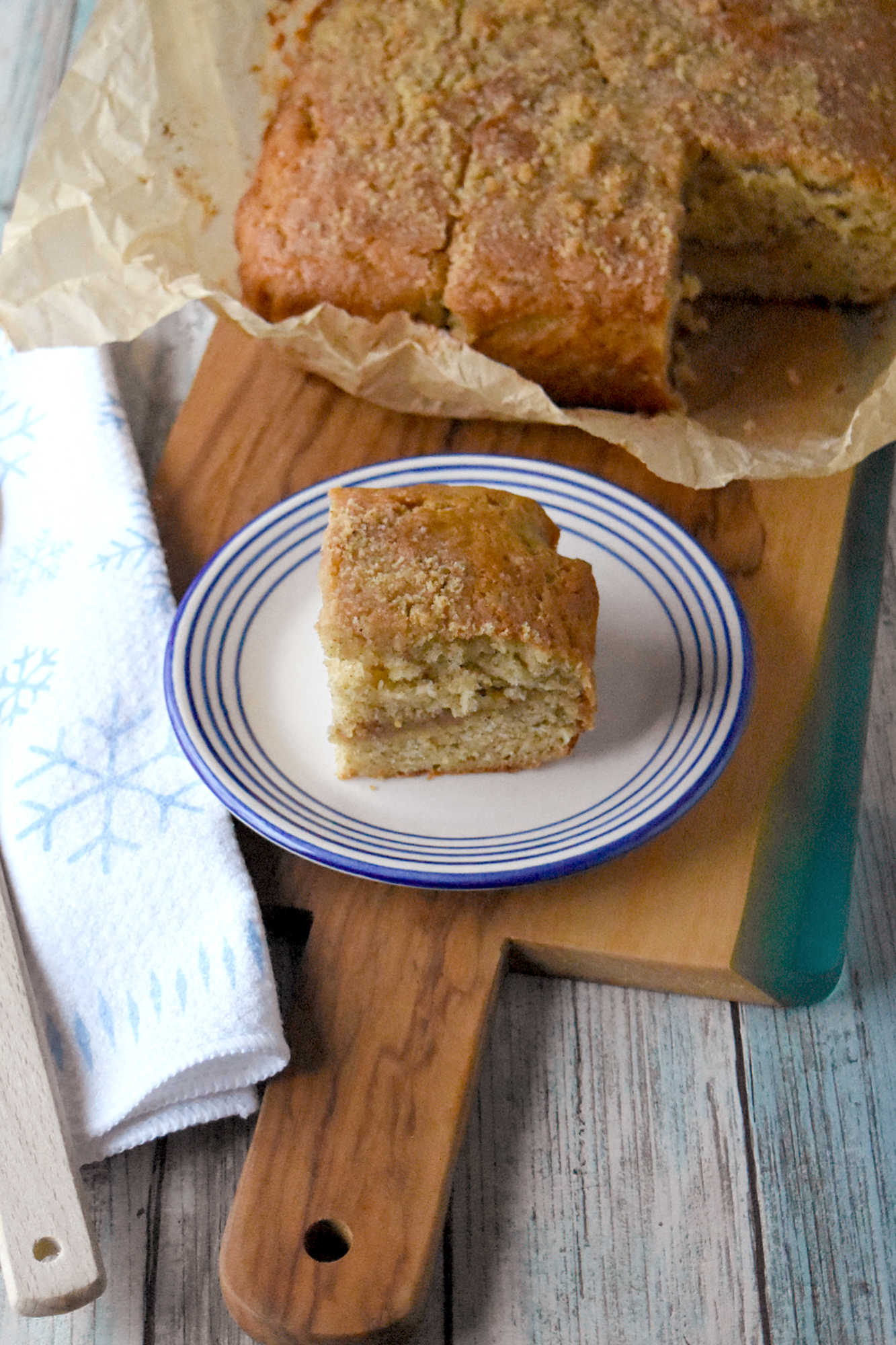 Looking for something new for your brunch table? Cardamom coffee cake is a perfect choice. The soft, tender crumb combined with a hint of spice will keep everyone asking for seconds. #ChristmasSweets #CardamomCoffeeCake #BakeWithSpices #CoffeeCakeCravings #TeaTimeTreats #SpicedSweetsociety