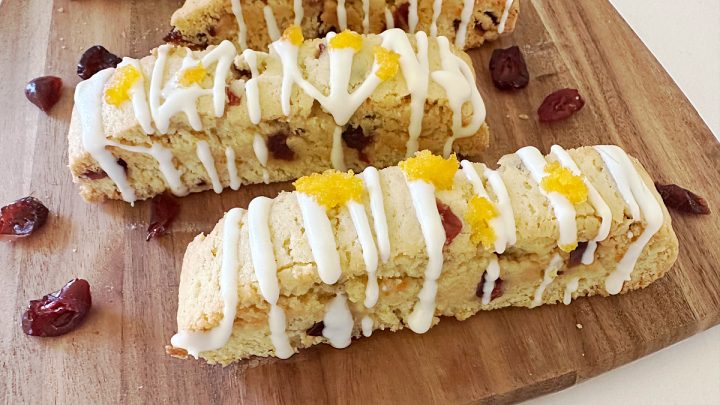 Orange Cranberry Biscotti packs citrus flavor and a crisp bite. This easy recipe is ideal for cookie trays, gifting, or cozy treats.