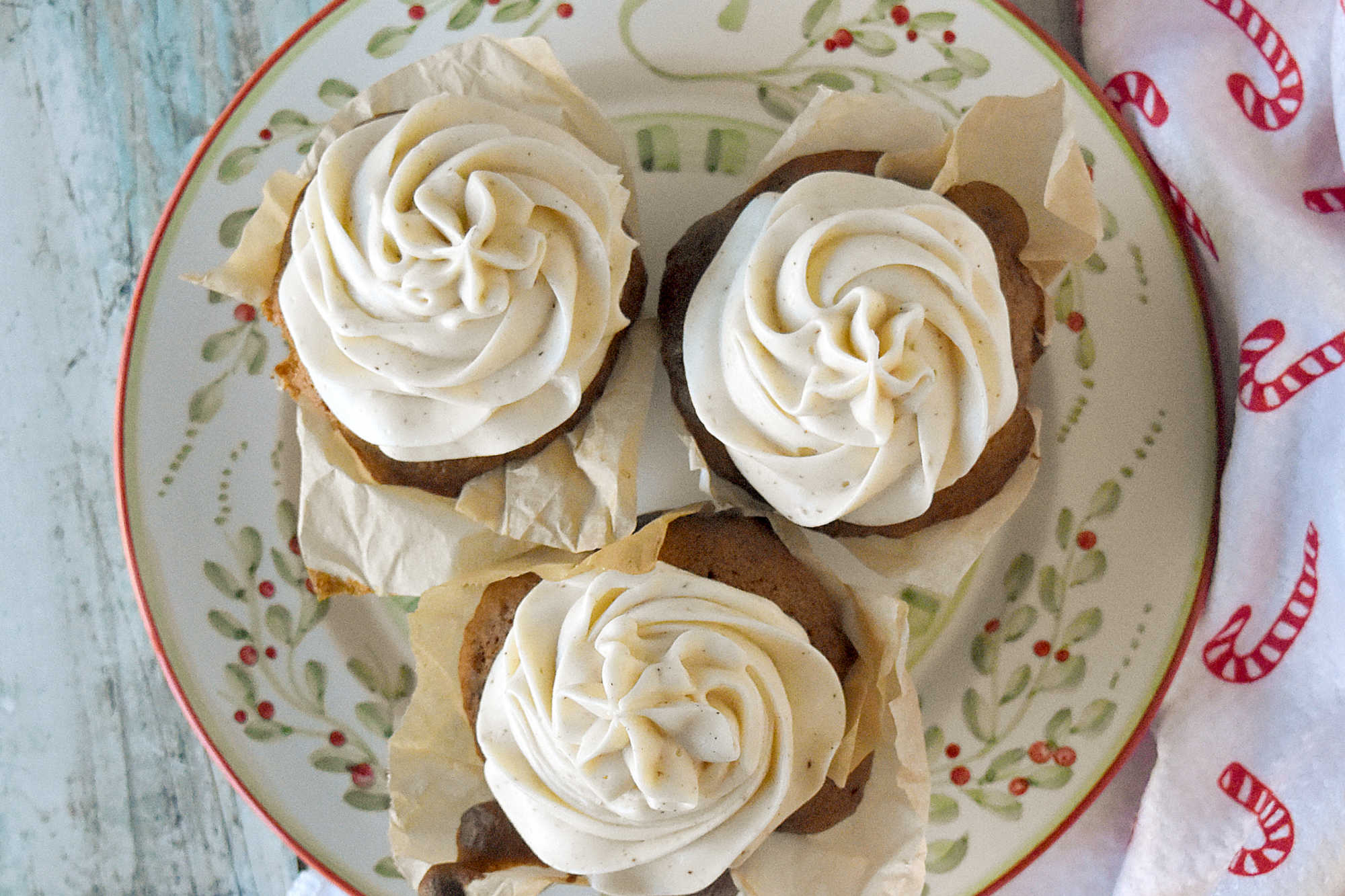 Craving that classic gingerbread flavor but short on time? Check out this easy way to bake gingerbread cupcakes using box cake mix. You get all the cozy spices with hardly any fuss. #ChristmasSweetsWeek #GingerbreadCupcakes #HolidaySweets #BakingGoals #ChristmasTreats #FestiveFlavors