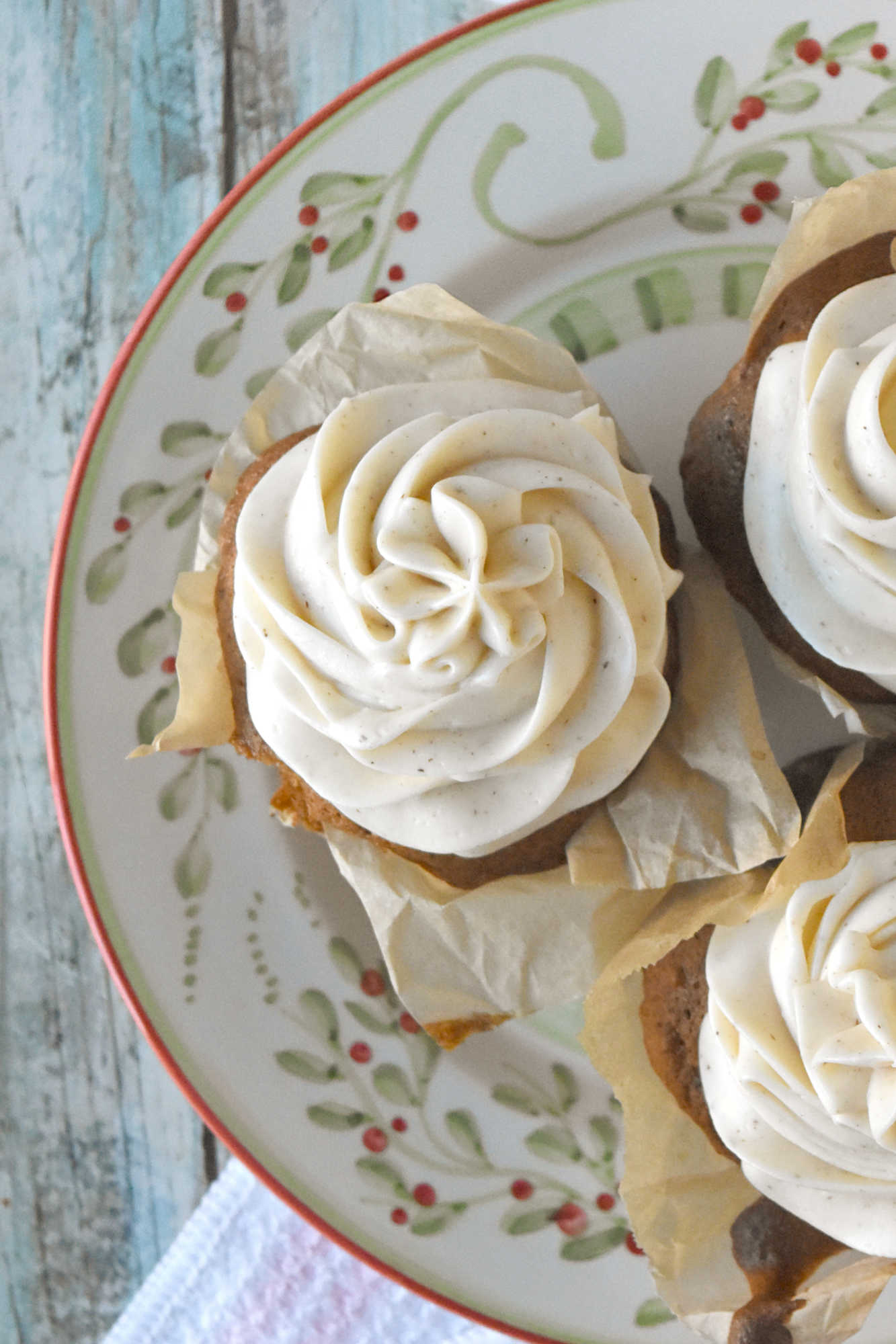 Craving that classic gingerbread flavor but short on time? Check out this easy way to bake gingerbread cupcakes using box cake mix. You get all the cozy spices with hardly any fuss. #ChristmasSweetsWeek #GingerbreadCupcakes #HolidaySweets #BakingGoals #ChristmasTreats #FestiveFlavors