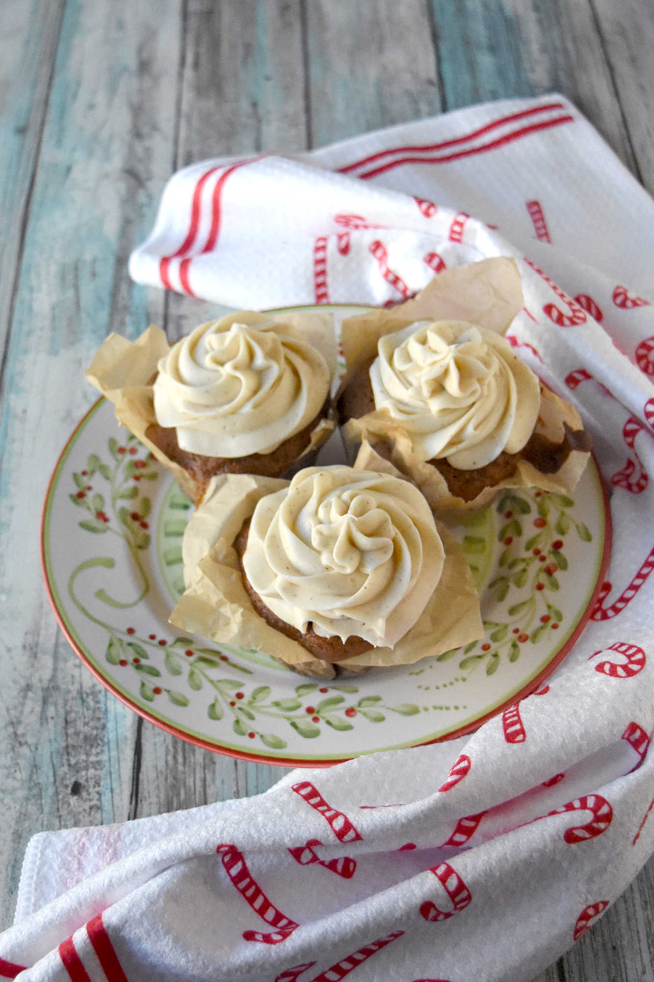Craving that classic gingerbread flavor but short on time? Check out this easy way to bake gingerbread cupcakes using box cake mix. You get all the cozy spices with hardly any fuss. #ChristmasSweetsWeek #GingerbreadCupcakes #HolidaySweets #BakingGoals #ChristmasTreats #FestiveFlavors