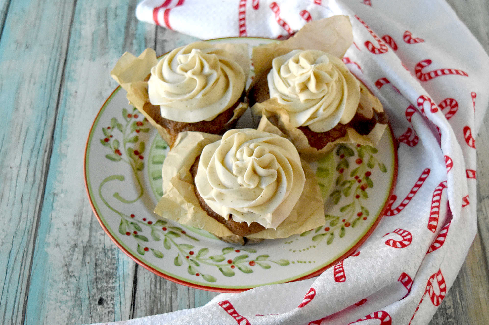 Craving that classic gingerbread flavor but short on time? Check out this easy way to bake gingerbread cupcakes using box cake mix. You get all the cozy spices with hardly any fuss. #ChristmasSweetsWeek #GingerbreadCupcakes #HolidaySweets #BakingGoals #ChristmasTreats #FestiveFlavors
