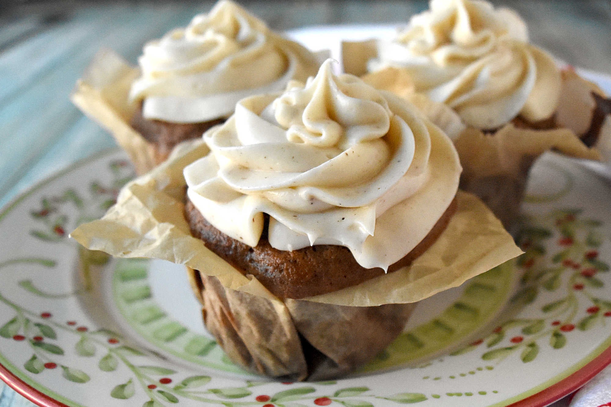 Craving that classic gingerbread flavor but short on time? Check out this easy way to bake gingerbread cupcakes using box cake mix. You get all the cozy spices with hardly any fuss. #ChristmasSweetsWeek #GingerbreadCupcakes #HolidaySweets #BakingGoals #ChristmasTreats #FestiveFlavors