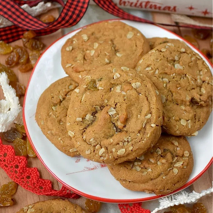 Image for Buttery Oatmeal Raisin Molasses Spice Cookies
