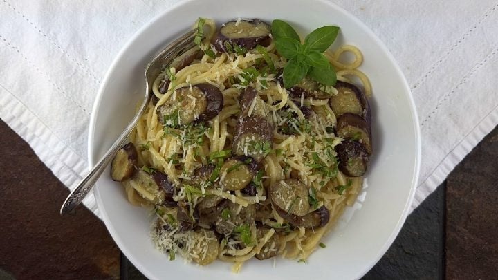 Eggplant Spaghetti Aglio e Olio is a stellar mix of Pasta alla Norma and Aglio e Olio; one small bite for man, one giant plate for mankind.