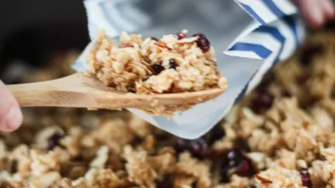 If your school mornings are hectic, this recipe for on the go granola pouches are perfect to get you headed off in the right direction.