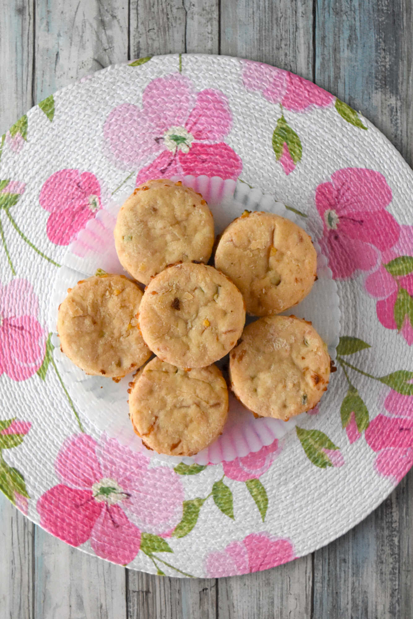 Looking to freshen up your brunch menu? Beer Cheese Scones blend the heartiness of beer with the creaminess of cheese for a satisfying bite every time. #BrunchWeek #BeerCheeseScones #CraftBeerBaking #SconeLovers #CheesyGoodness #BrewedBakedBites