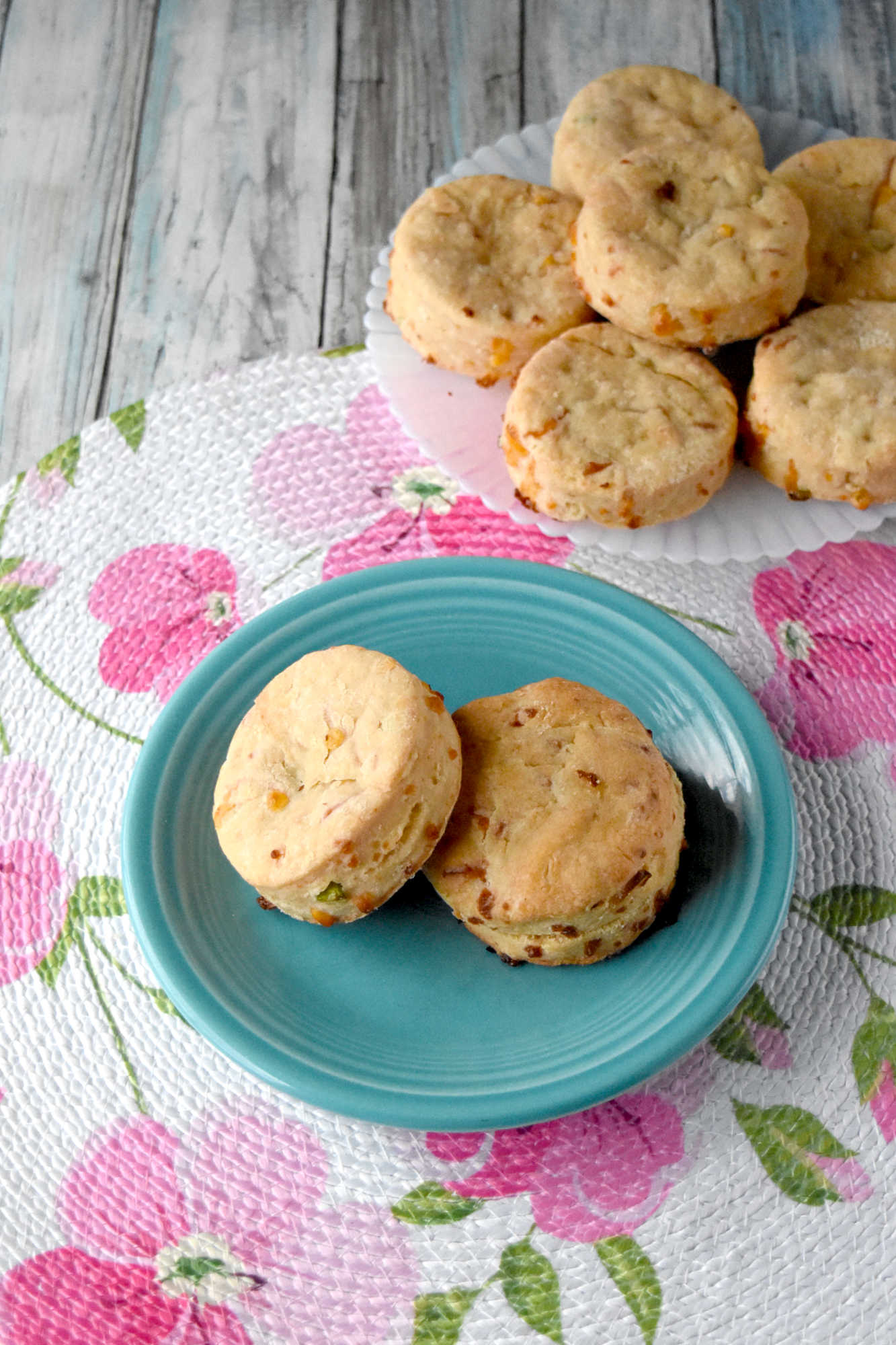 Looking to freshen up your brunch menu? Beer Cheese Scones blend the heartiness of beer with the creaminess of cheese for a satisfying bite every time. #BrunchWeek #BeerCheeseScones #CraftBeerBaking #SconeLovers #CheesyGoodness #BrewedBakedBites