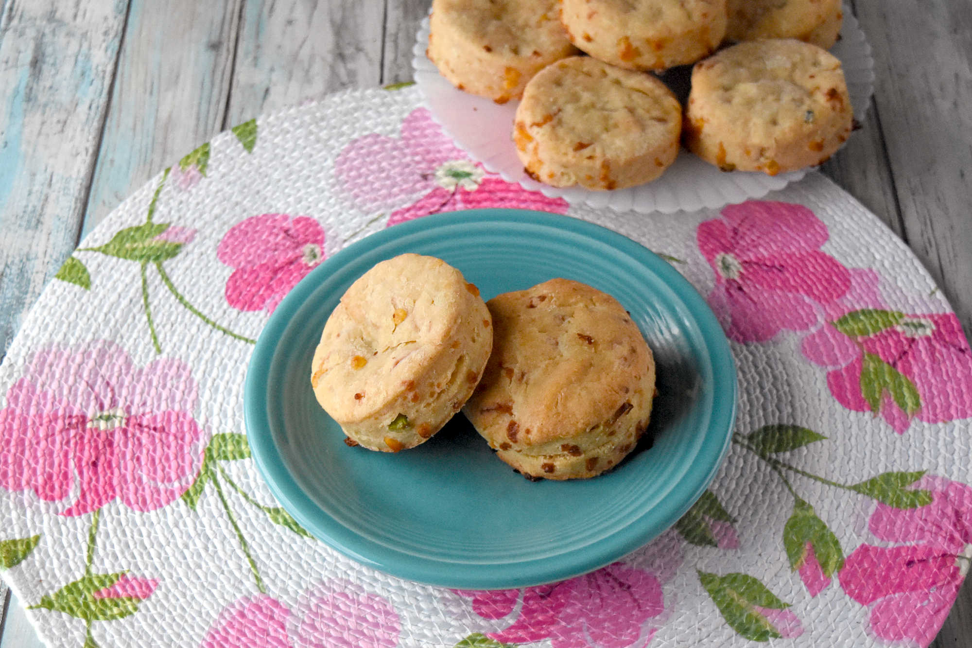 Looking to freshen up your brunch menu? Beer Cheese Scones blend the heartiness of beer with the creaminess of cheese for a satisfying bite every time. #BrunchWeek #BeerCheeseScones #CraftBeerBaking #SconeLovers #CheesyGoodness #BrewedBakedBites