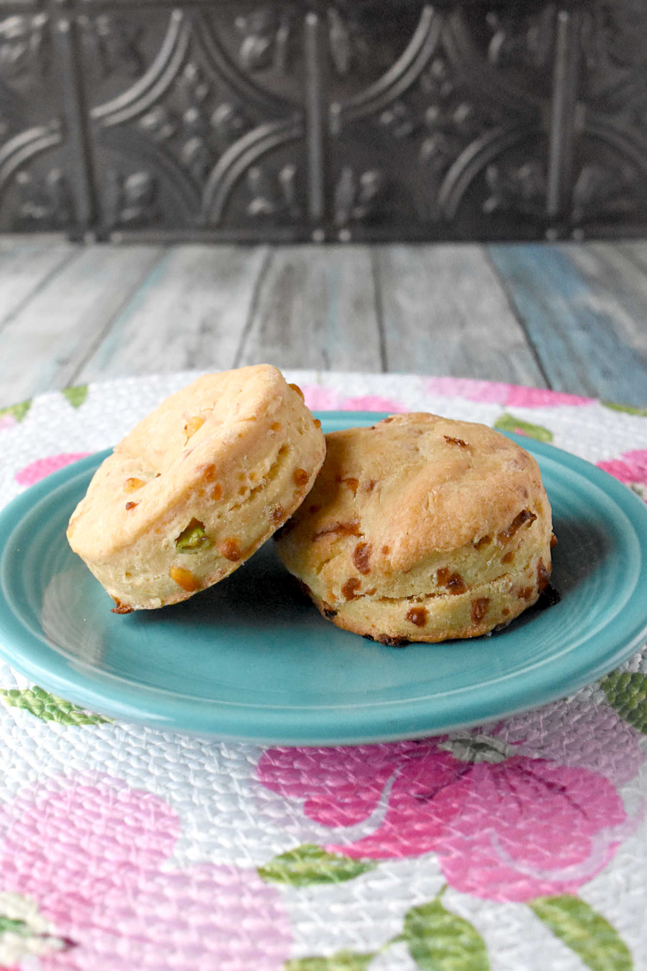Looking to freshen up your brunch menu? Beer Cheese Scones blend the heartiness of beer with the creaminess of cheese for a satisfying bite every time. #BrunchWeek #BeerCheeseScones #CraftBeerBaking #SconeLovers #CheesyGoodness #BrewedBakedBites