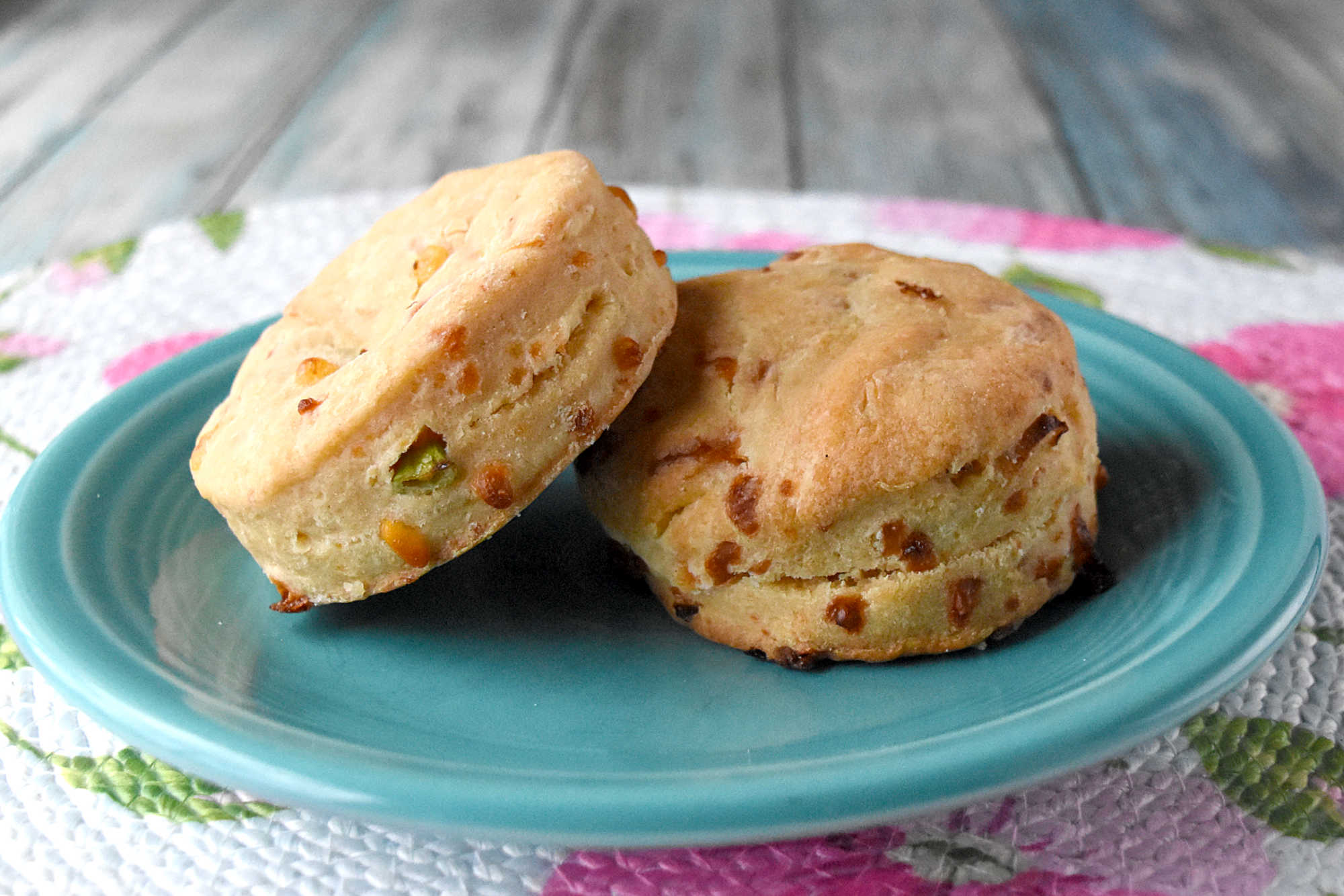 Looking to freshen up your brunch menu? Beer Cheese Scones blend the heartiness of beer with the creaminess of cheese for a satisfying bite every time. #BrunchWeek #BeerCheeseScones #CraftBeerBaking #SconeLovers #CheesyGoodness #BrewedBakedBites