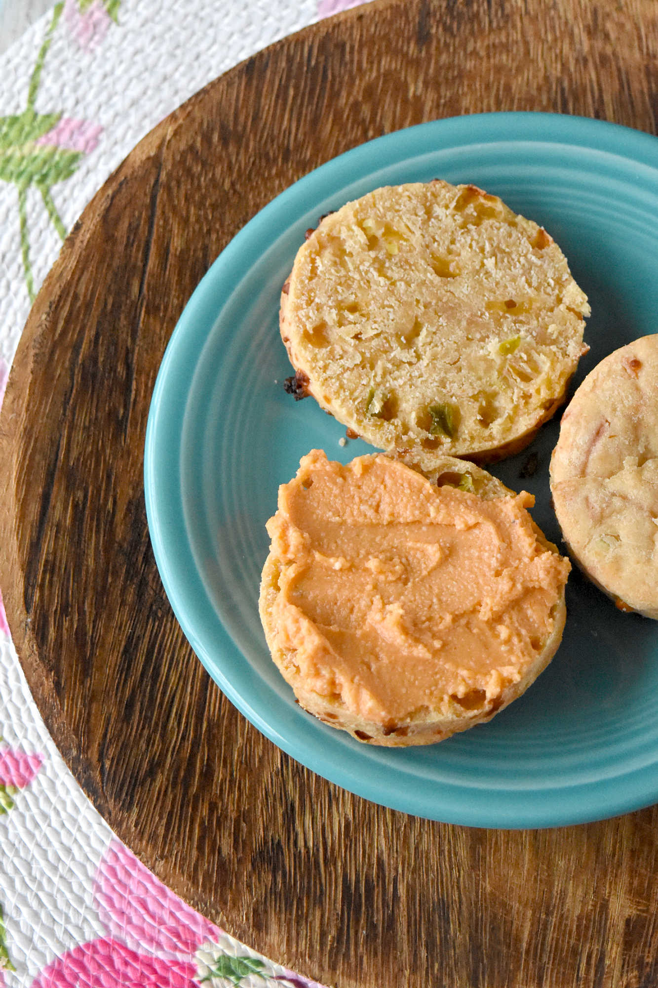Looking to freshen up your brunch menu? Beer Cheese Scones blend the heartiness of beer with the creaminess of cheese for a satisfying bite every time. #BrunchWeek #BeerCheeseScones #CraftBeerBaking #SconeLovers #CheesyGoodness #BrewedBakedBites