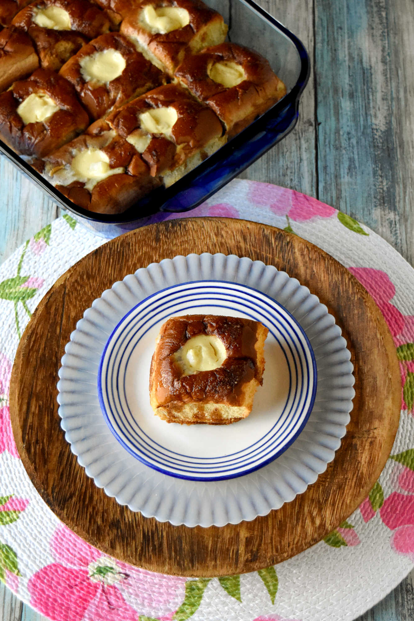 Bring a sweet twist to your brunch with King's Hawaiian Tropical Cheesecake Danish. Each bite blends creamy cheesecake and tropical fruit on fluffy, irresistible pastry. A must-have for your next gathering. #BrunchWeek #KingsofCheesecake #TropicalTreats #DanishDelight #FoodieFaves #IslandBites