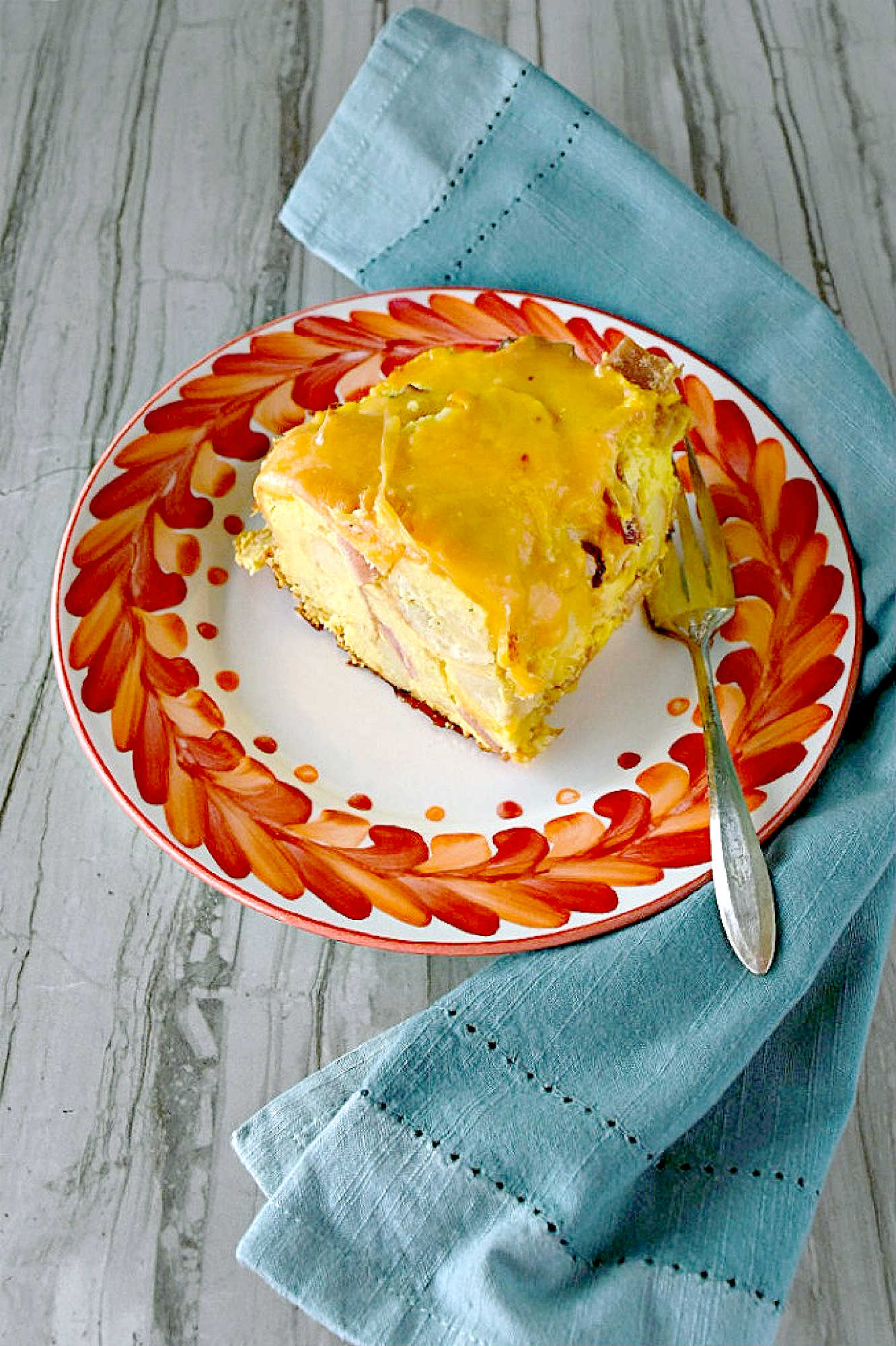 Say goodbye to boring breakfasts and hello to flavor heaven with this Ham and Cheese Strata. Perfect for feeding a crowd or meal prepping for the week ahead. Give it a try!  #MealPrep #FoodPorn #BrunchtimeEats #SavoryBreakfast #CheesyGoodness #FoodieFavs #WeekendBrunchin
