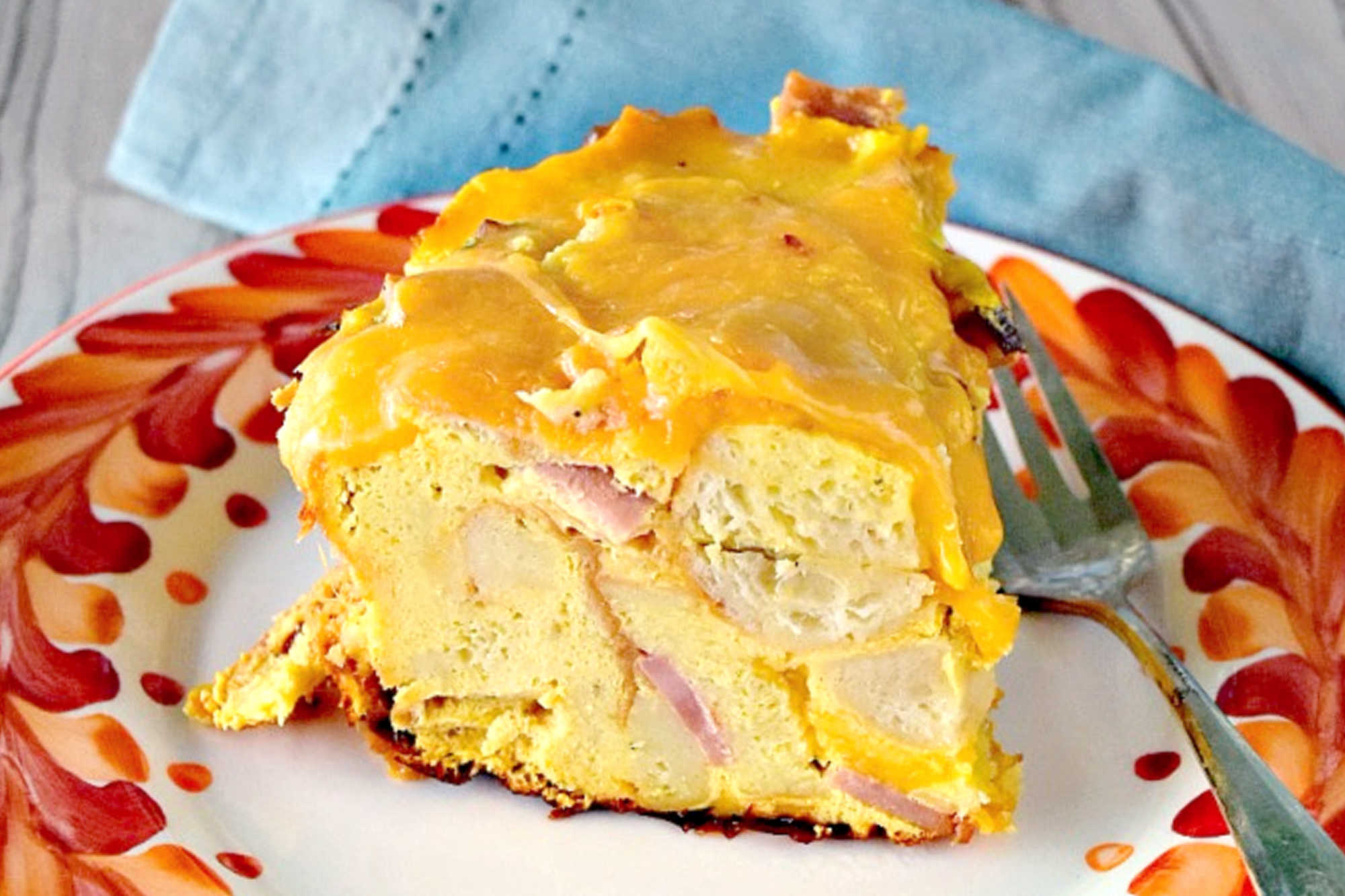 Say goodbye to boring breakfasts and hello to flavor heaven with this Ham and Cheese Strata. Perfect for feeding a crowd or meal prepping for the week ahead. Give it a try! #MealPrep #FoodPorn #BrunchtimeEats #SavoryBreakfast #CheesyGoodness #FoodieFavs #WeekendBrunchin