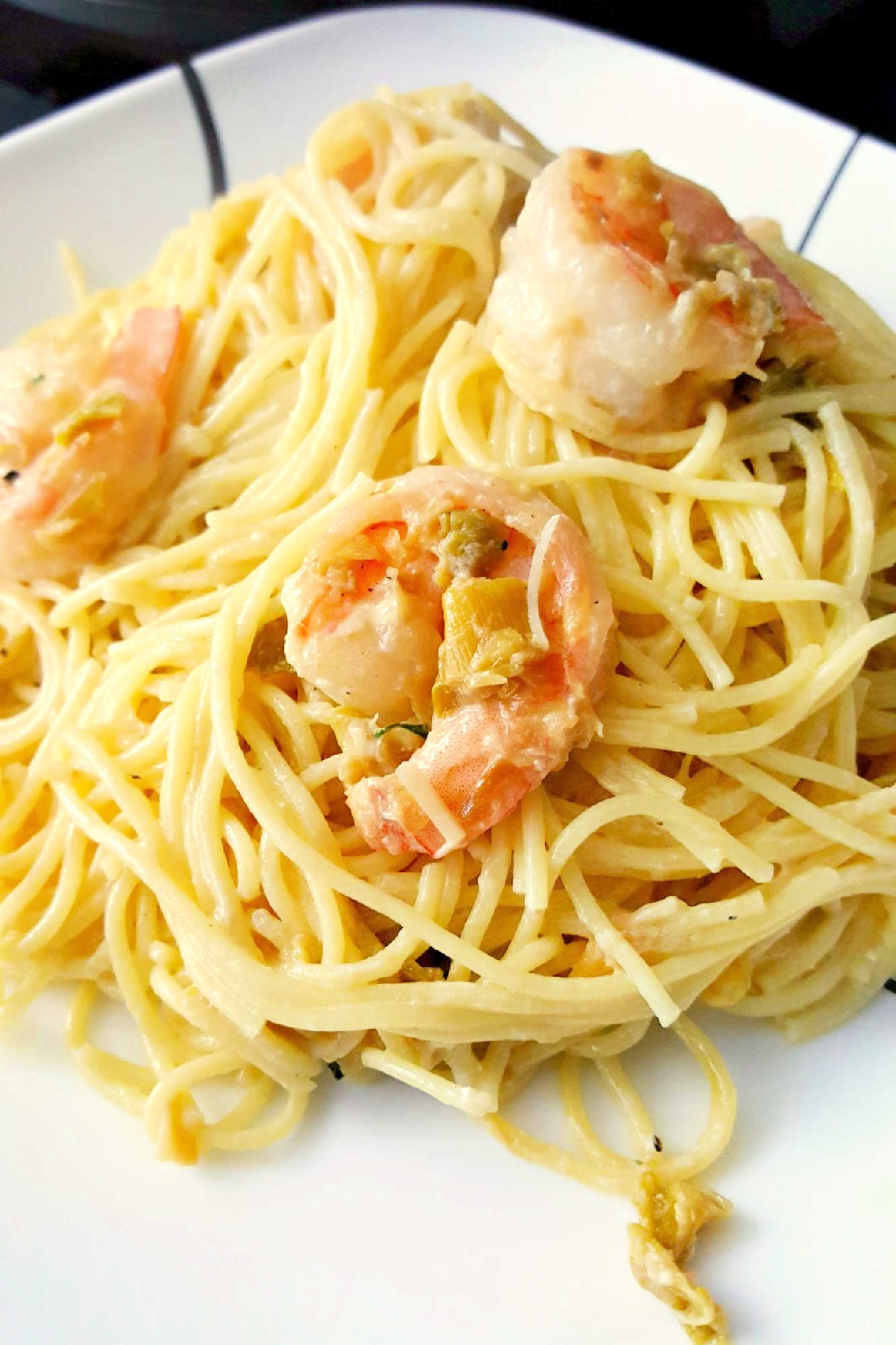 Shrimp and leeks add a savory pop to classic Pasta Carbonara, bringing together velvety sauce, al dente pasta, and fresh flavors in one dish. Ready to try something new? Save this recipe for your next dinner inspiration. #ShrimpCarbonara #PastaCarbonara #SeafoodPasta #ShrimpPasta #CarbonaraRecipe #LeeksRecipe #CreamyPasta #EasyDinnerRecipe #HomemadePasta #WeeknightDinner #DateNightDinner #FoodBlogRecipe #PastaCarbonara #LeekLovers #ItalianFoodie #HomeCookingDelight