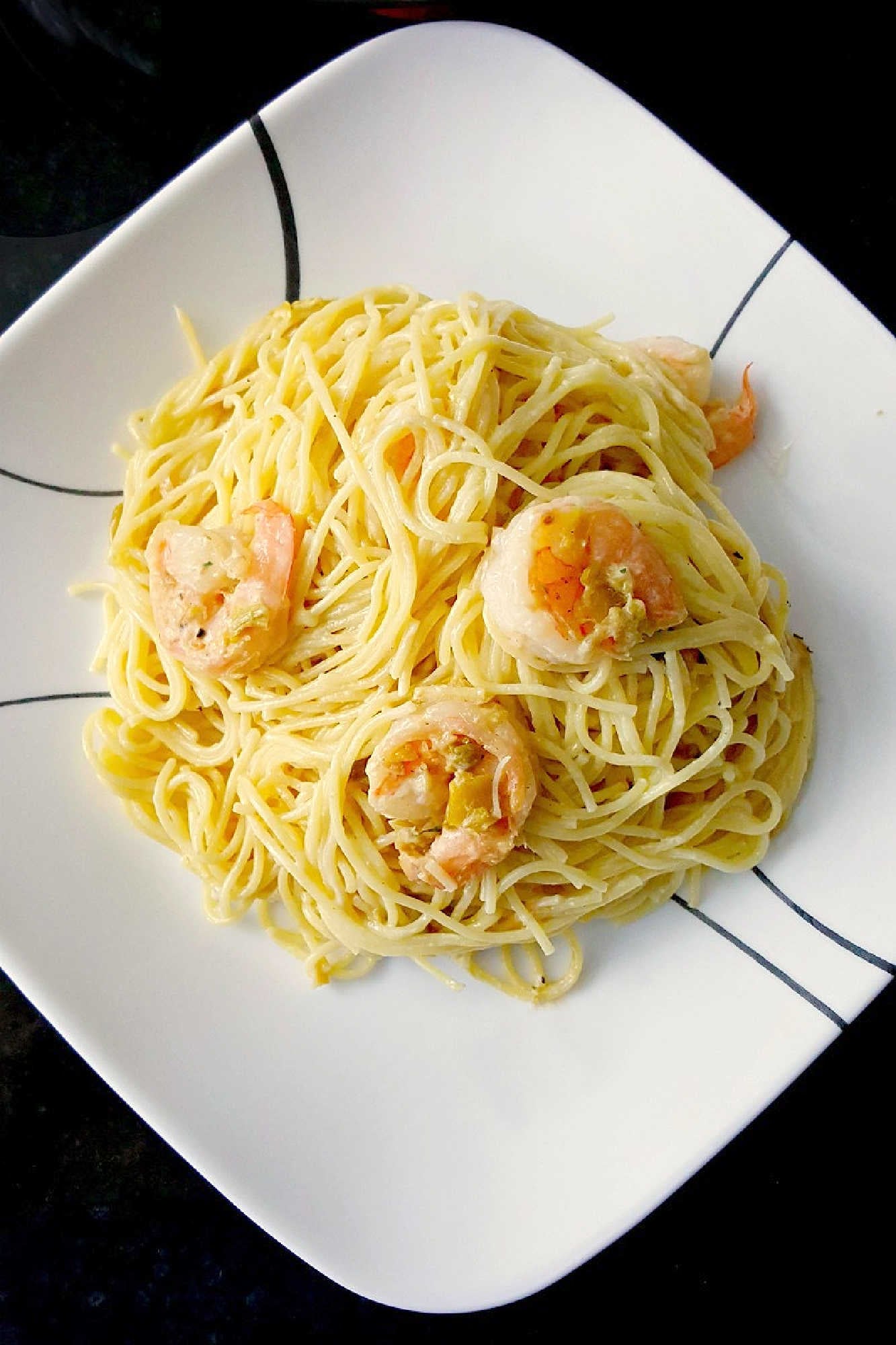 Shrimp and leeks add a savory pop to classic Pasta Carbonara, bringing together velvety sauce, al dente pasta, and fresh flavors in one dish. Ready to try something new? Save this recipe for your next dinner inspiration. #ShrimpCarbonara #PastaCarbonara #SeafoodPasta #ShrimpPasta #CarbonaraRecipe #LeeksRecipe #CreamyPasta #EasyDinnerRecipe #HomemadePasta #WeeknightDinner #DateNightDinner #FoodBlogRecipe #PastaCarbonara #LeekLovers #ItalianFoodie #HomeCookingDelight