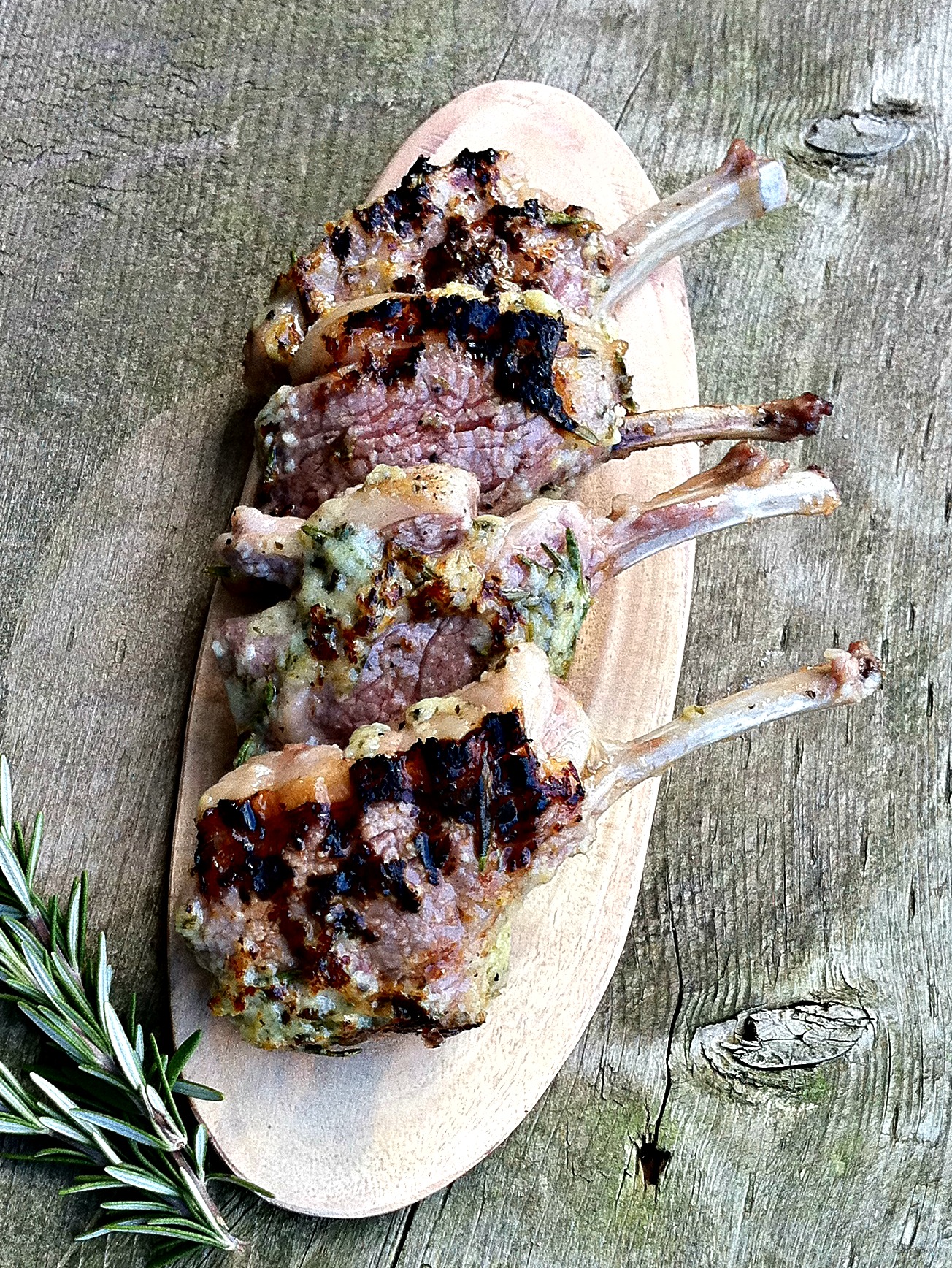 Do you find lamb hard to cook? This simple recipe is achievable for anyone. SUPER delicious lamb lollipops! Or use the garlic herb rub on almost any meat!