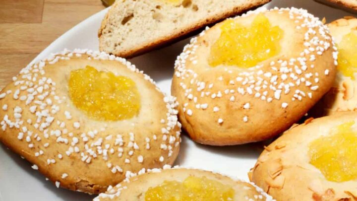 These are pineapple filled nidos (nests). They're made with a Mexican pan dulce dough, a yeasted dough that you can also use to make conchas, (shells), and other Mexican pan dulce, and then fill with a sweet pineapple filling.