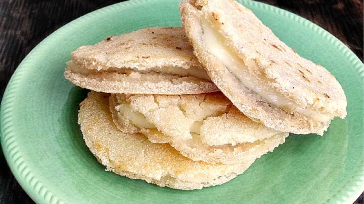 Golden and cheesy, arepas de queso are a true regional Colombian favorite. Enjoy the melt-in-your-mouth taste that brings tradition to your table. #Arepas #CheeseLovers #ComfortFood #ArepasDeQuesoDelight #ColombianCuisine #LatinFoodLovers #CheesyGoodness #FoodieFinds #ArepasDeQueso #ColombianFood #RegionalFavorites #SouthAmericanEats #CheeseLoversUnite