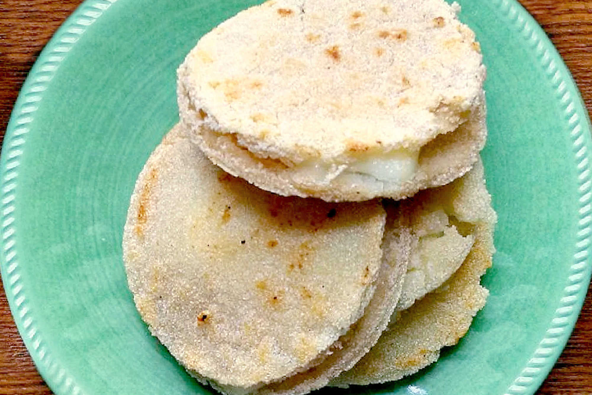 Golden and cheesy, arepas de queso are a true regional Colombian favorite. Enjoy the melt-in-your-mouth taste that brings tradition to your table. #Arepas #CheeseLovers #ComfortFood #ArepasDeQuesoDelight #ColombianCuisine #LatinFoodLovers #CheesyGoodness #FoodieFinds #ArepasDeQueso #ColombianFood #RegionalFavorites #SouthAmericanEats #CheeseLoversUnite