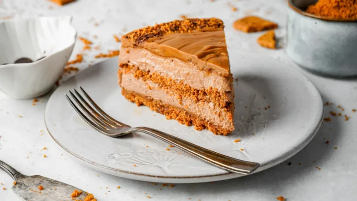 You'll love this No-bake Biscoff Cheesecake with creamy cookie butter filling, spiced crust & optional chocolate swirl. Easy, elegant dessert for any occasion.
