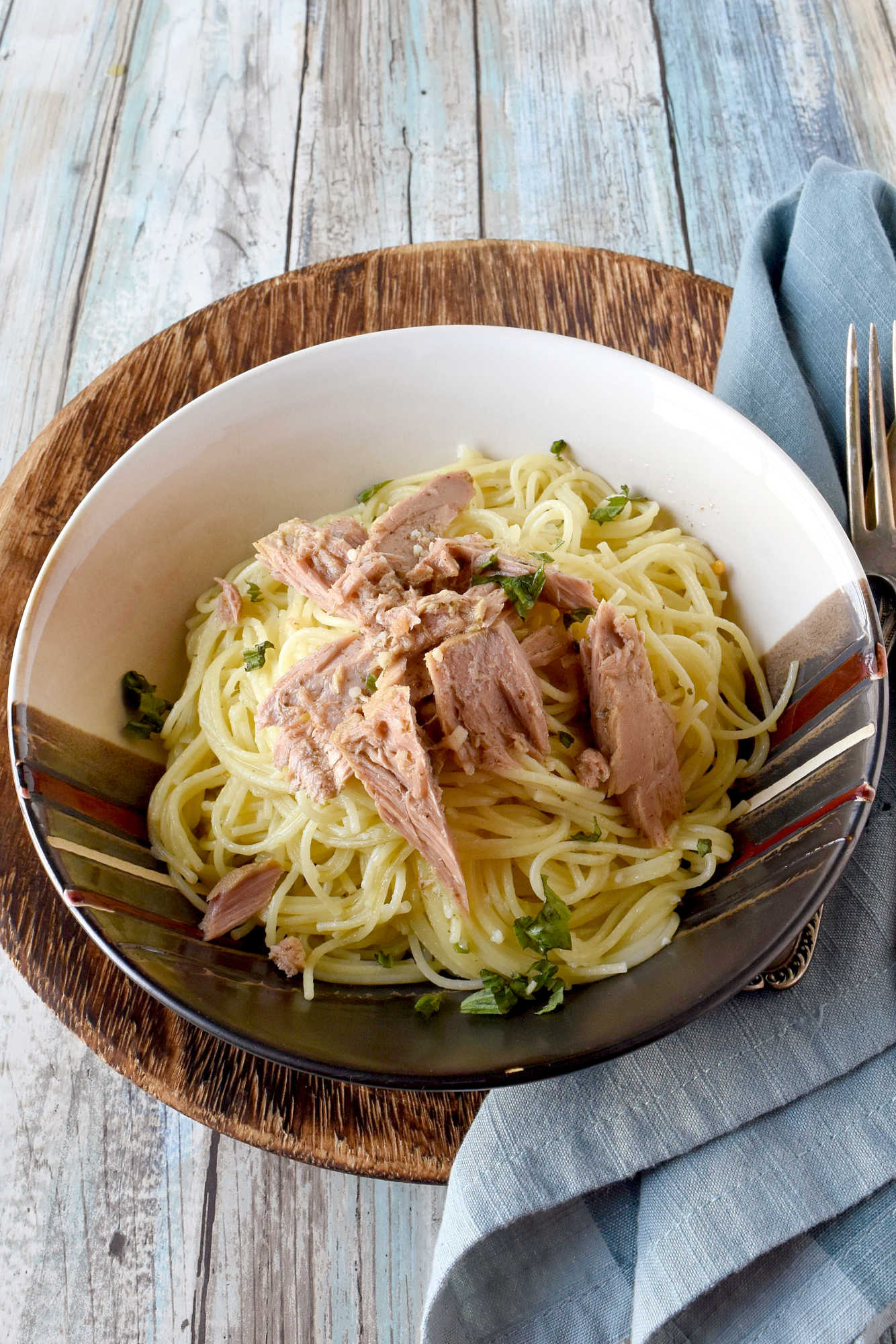 Aglio e Olio with tuna is the perfect dish for a busy weeknight. It’s quick, easy, and oh so tasty. And easily doubled for Feast of Seven Fishes! #AglioEOLio #PastaLoversUnite #TunaPasta #OnePanMeal #ItalianRecipeInspo #datenightdinner #PastaLovers #TastyTuna #ItalianCooking #QuickDinners #FeastoftheSevenFishes #ChristmasEveRecipe
