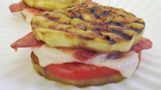 Indulge in delicious bacon and eggplant sandwiches, layered with fresh tomatoes and provolone cheese. A satisfying low-carb option for any meal!