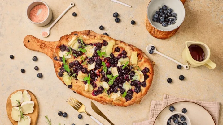 This Blueberry Goat Cheese Flatbread combines sweet blueberries, creamy goat cheese, and honey on crisp flatbread for an easy appetizer or light meal ready in just 20 minutes.