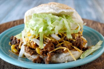 This Easy Taco Sloppy Joes recipe combines lean ground turkey, salsa, corn, cheddar cheese, and smoky chipotle flavor for a quick one-pan dinner the whole family loves. Perfect for busy weeknights, meal prep, and budget-friendly meals. #FarmersMarketWeek #TacoSloppyJoes #EasyDinner #GroundTurkeyRecipes #WeeknightDinner #FamilyMeals #BudgetMeals #DinnerIdeas #OnePanMeals #ComfortFood