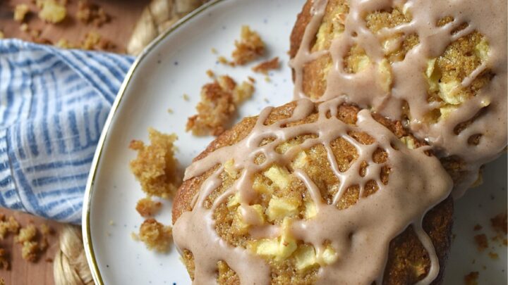 Studded with crisp, fresh diced red apples and drizzled with sweet cinnamon powdered sugar icing, these apple cornbread muffins are the perfect morning pick-me-up. But don’t let the sweet icing fool you.