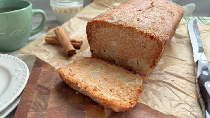 This Spiced Pear Vanilla Quick Bread is a cozy fall favorite at my house! 🍐🍂 Tender, flavorful, and filled with sweet bits of pear, warm spices, and a hint of vanilla, this easy quick bread is perfect for breakfast, afternoon coffee or tea, or a simple fall treat.