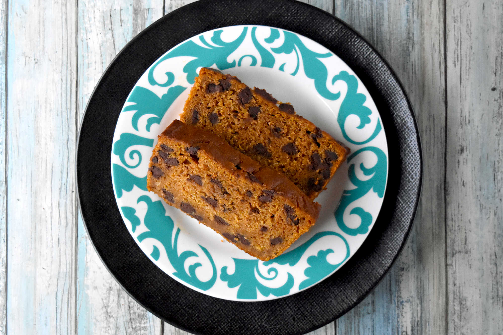 Soft pumpkin bread, melty chocolate chips, and a cozy gingerbread spice twist make this loaf feel like fall in every slice. Serve it with coffee, brunch, or a quiet afternoon treat.  #PumpkinBread #ChocolateChipBread #FallBaking #PumpkinRecipes #QuickBread #FallFlavors #CozyBakes #AutumnRecipes