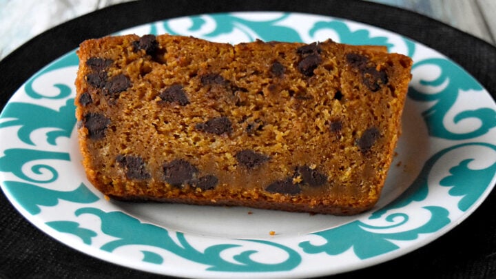 Soft pumpkin bread, melty chocolate chips, and a cozy gingerbread spice twist make this loaf feel like fall in every slice. Serve it with coffee, brunch, or a quiet afternoon treat. #PumpkinBread #ChocolateChipBread #FallBaking #PumpkinRecipes #QuickBread #FallFlavors #CozyBakes #AutumnRecipes